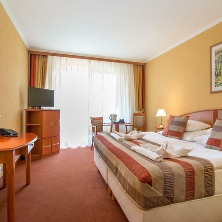 Hotel Spa เฮวิซ ภายนอก รูปภาพ