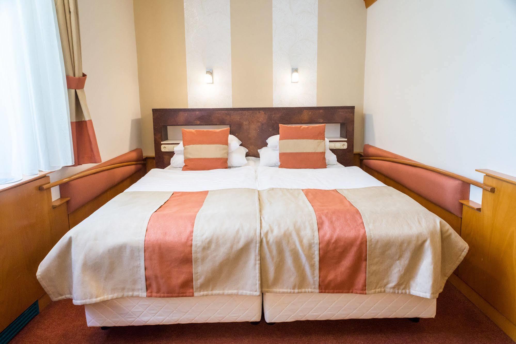 Hotel Spa เฮวิซ ภายนอก รูปภาพ