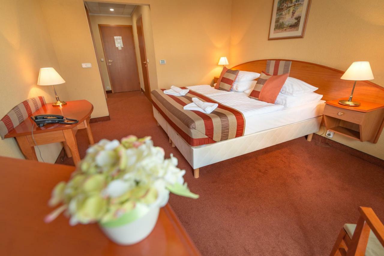 Hotel Spa เฮวิซ ภายนอก รูปภาพ